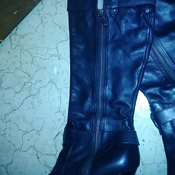 Boots - Picture 4 of 8